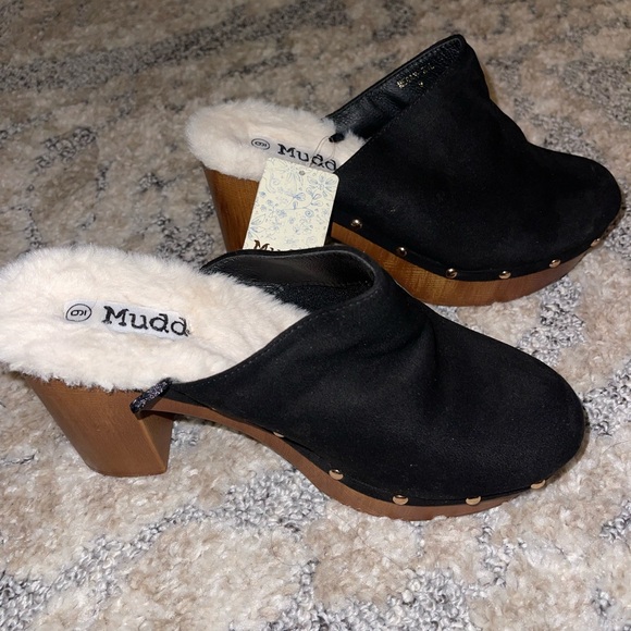 Mud - Megan Black Studded Soft Faux Fur
Chunky Brown Heels Clogs Size 9. New - Picture 8 of 9